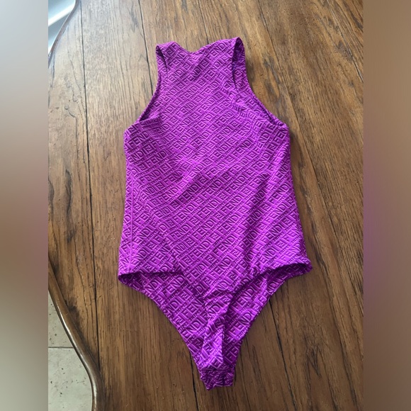 FENDI x SKIMS COLORADO PURPLE HIGH NECK SLEEVELESS BODYSUIT SIZE SMALL RARE - Picture 9 of 10